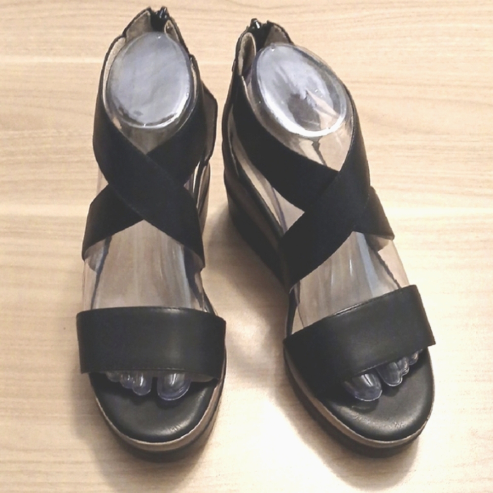 SOUL Naturalizer "Goodtimes" Wedge Sandals in Size 7M (NWOB)